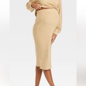 New-Ingrid & Isabel-maternity-XXL-cream-ribbed, stretchy, midi, skirt.